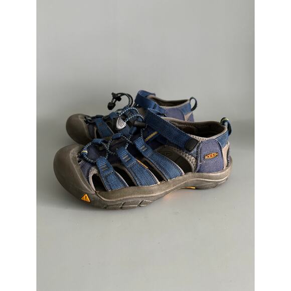 Keens Sandals Youth Size 5 EUC Blue - Picture 1 of 4